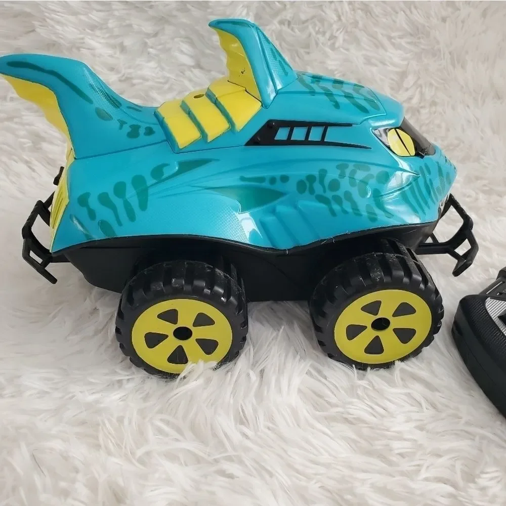 Like New- Morphibians Kid Galaxy 2.4GHZ Shark RC Car